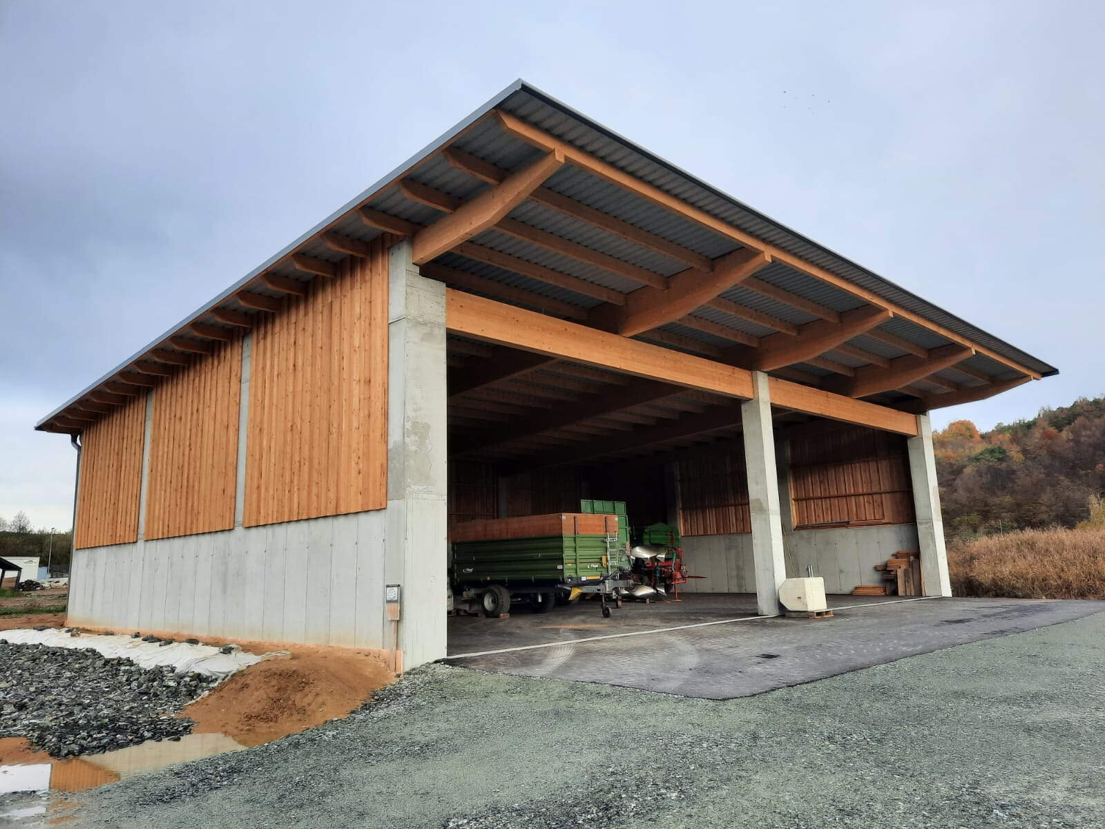 neue Hallen von Pfneisl Holzbau